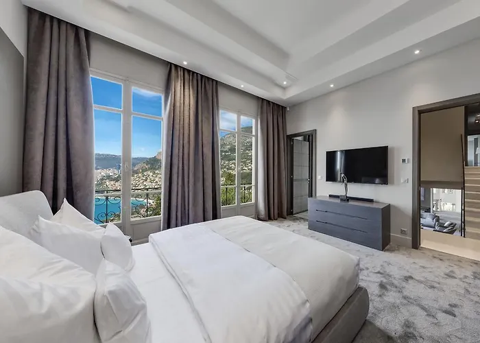 Luxurious Villa Overlooking Monaco