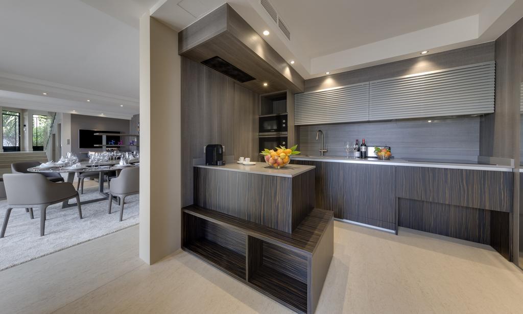Luxurious Overlooking Monaco Villa *