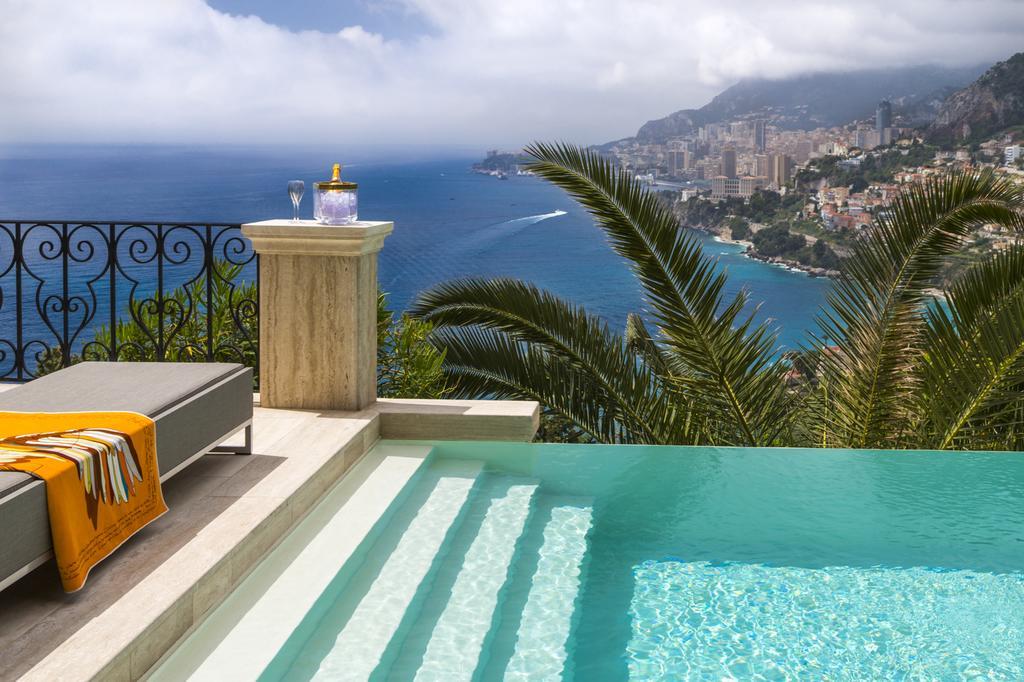 Luxurious Overlooking Monaco *