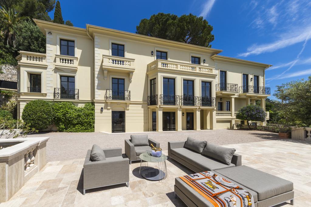 Luxurious Overlooking Monaco Villa *